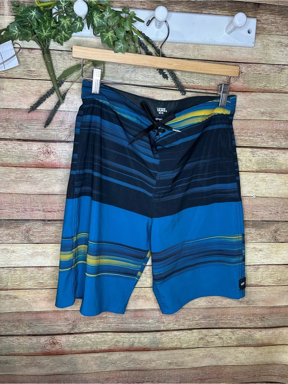 VANS Youth Boardshorts Swimming Trunks Boys Size 18